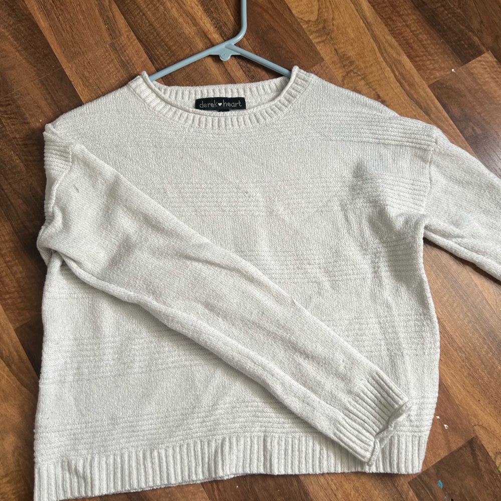 Derek Heart small white sweater
